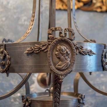 Старинная люстра