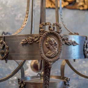 Старинная люстра