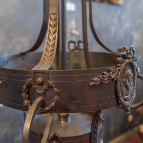 Старинная люстра
