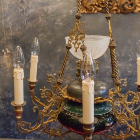 Старинная люстра