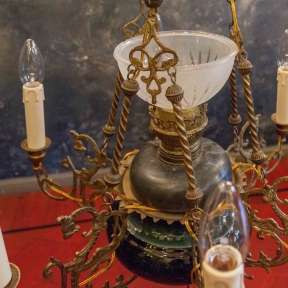 Старинная люстра